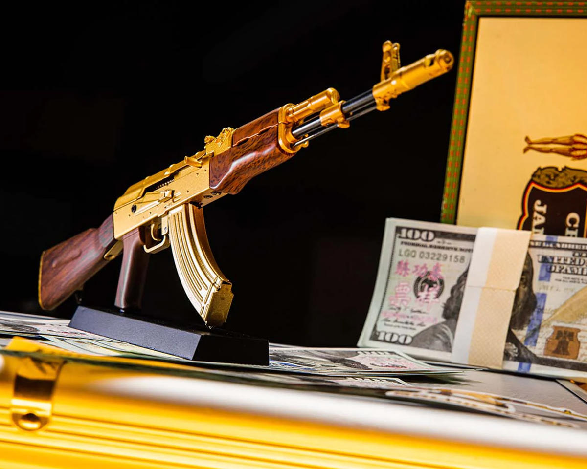 精巧1/3スケール　ミニチュアライフル　AK47 ゴールド GoatGuns Miniature 1/3 Scale Die-Cast AK47 Model Kit (Gold